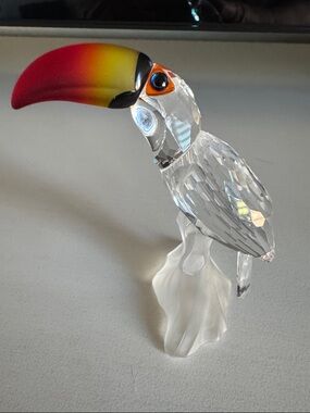 Crystal Toucan Figurine with Rainbow Beak - Clear